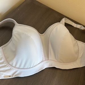 Chantelle wired sports bra 38H